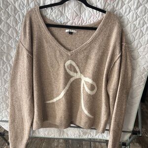 American Eagle Beige V-Neck Sweater with W hite Bow